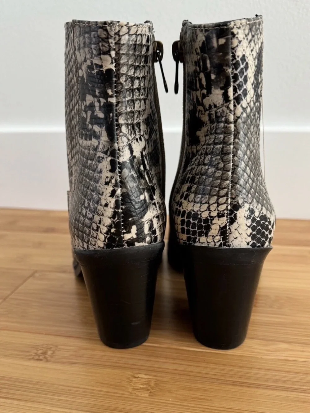 BLONDO SNAKE PRINT LEATHER WATERPROOF ANKLE BOOTS SHOES HEELS WOMENS SZ 7.5